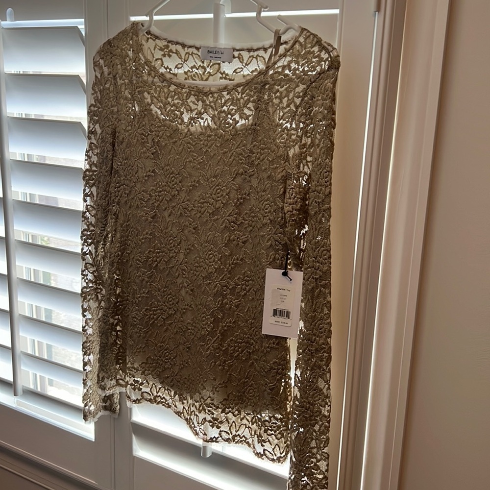 Bailey 44 Top